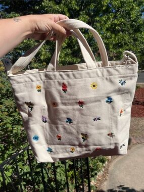 BAGGU Cream Canvas Tote with Multicolor Embroidered Flowers